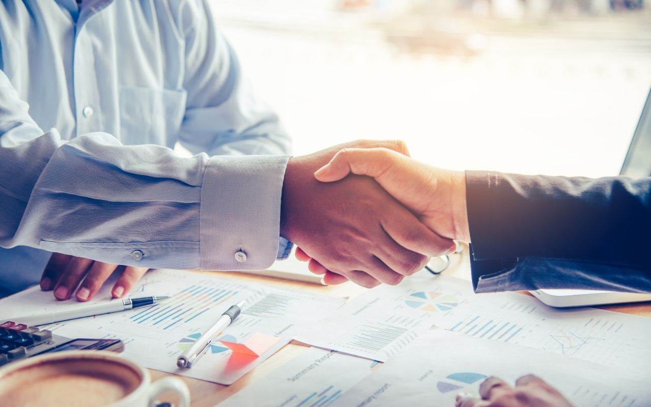 dont-limp-along-hire-help-2022-dental-marketing-plan-Dental-Marketing-Heroes